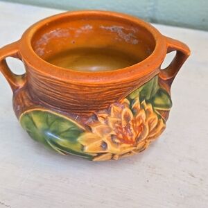 Roseville planter pot